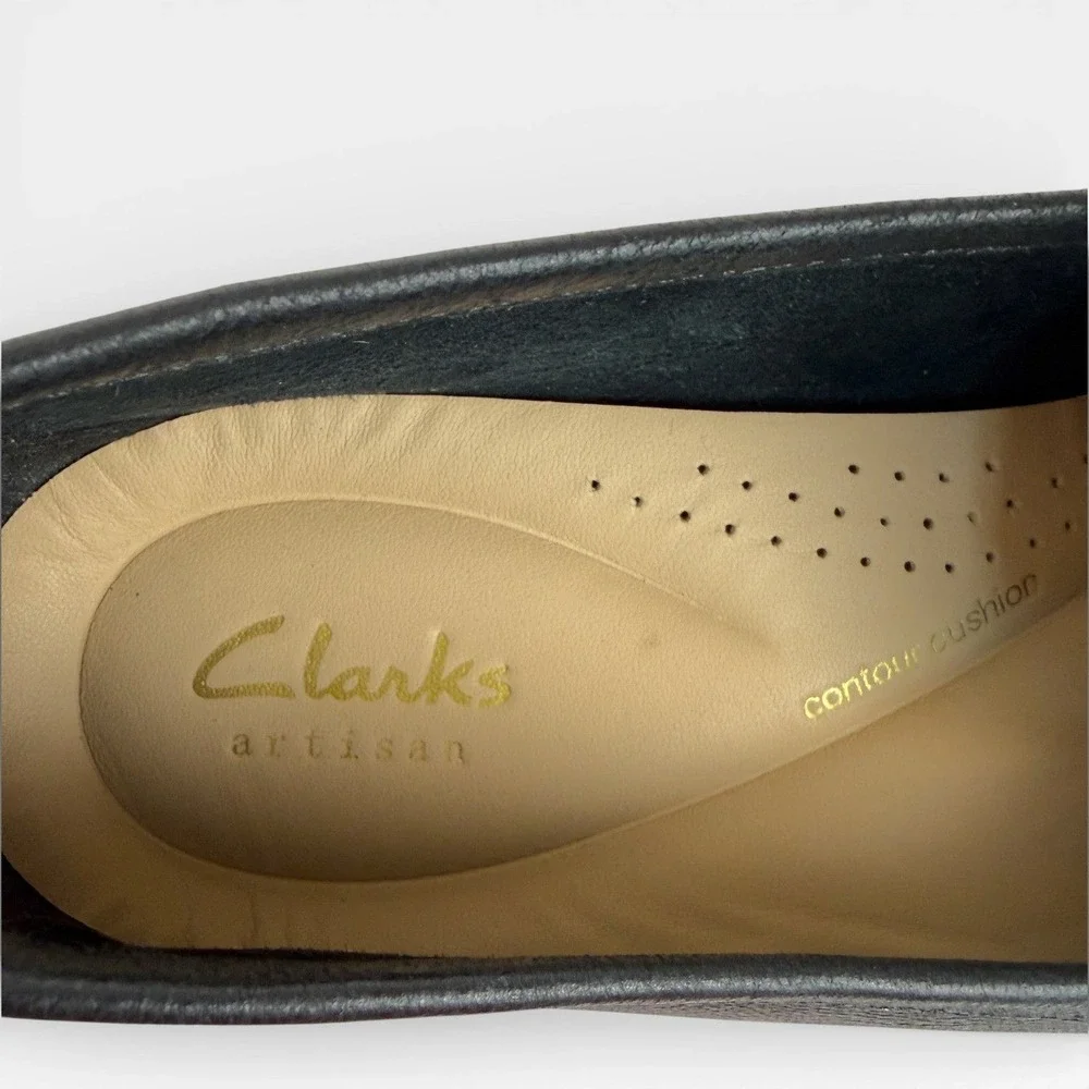 CLARKS Artisan Sarafyna Iris Black Leather Tortoise Chain Loafer Womens Size 8.5